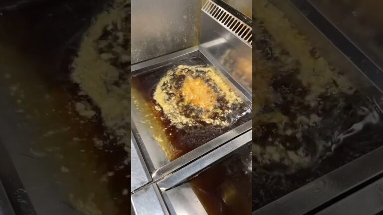 【埼玉:蕨】サクサクな黄金衣をまとった厚切りカツ丼！肉の旨味抜群なトンカツは柔らかく、あんかけソースとの相性もピッタリ【肉屋食堂たけうち】