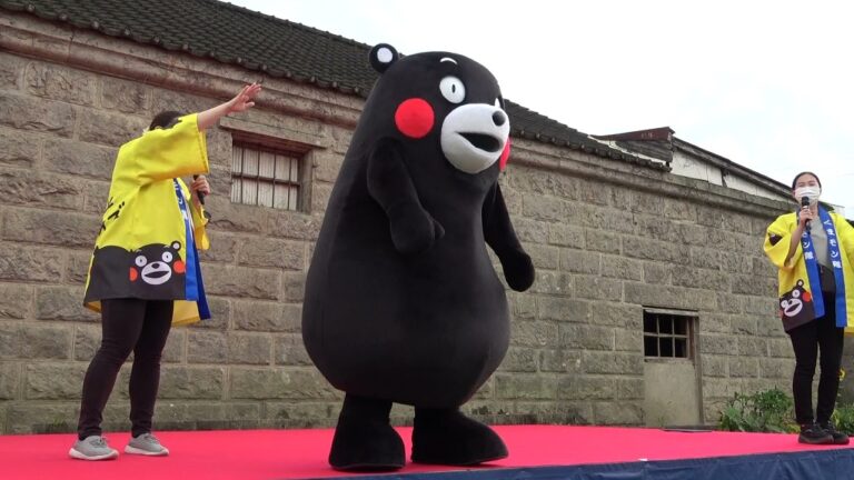 【みんなサンくまステージ】【人吉復興コンテナマルシェ】くまモン！マルシェ内のくまモン絵を散策しながら・・・たまみんうーみんとパワフルステージ！！