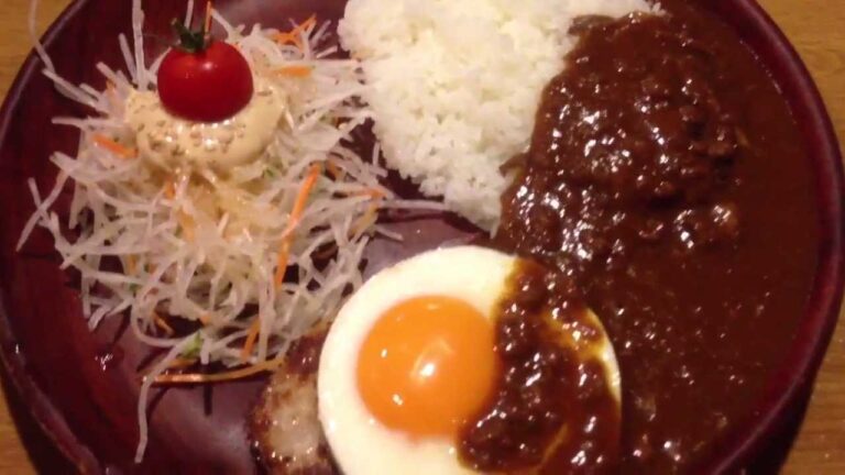 Bikkuri-donkey : Egg Curry Burg Dish