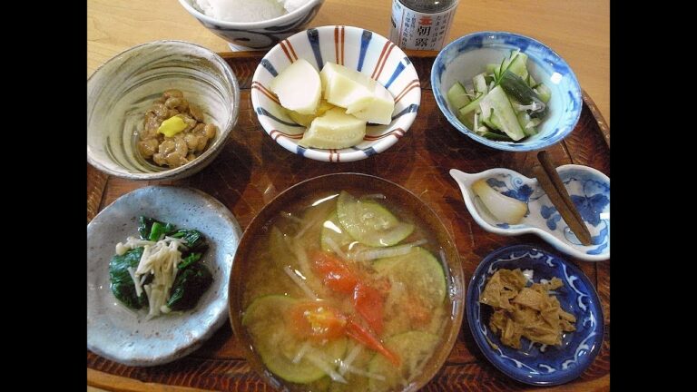 トマトと大根とズッキーニの味噌汁で朝食　#Shorts