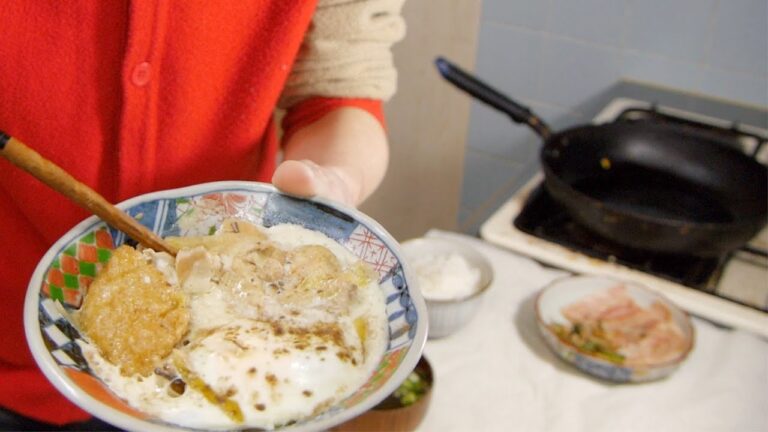 『中西の朝食』〜ツナがんも白菜の煮物、ねぎ舞茸ベーコンの炒め物、味噌汁（インスタント）、ごはん〜煮物には玉子入れてチン！しました。いい朝食です！