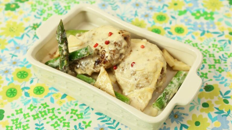 ハンバーグ　春野菜入りクリームソース添え