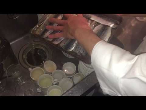 洋食屋いわしのさばき方と酢締め。宴会、パーティー。岡山市駅前