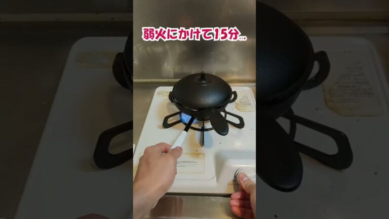 材料入れて、煮込むだけ！誰でも簡単にできるエビとベーコンのアヒージョ #itエンジニア #簡単レシピ #簡単料理 #飯動画 #ずぼら飯 #Shorts