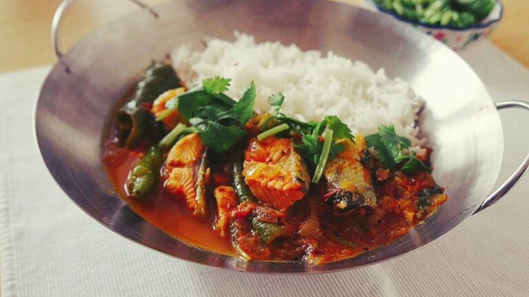 鮭とトマトのカレー