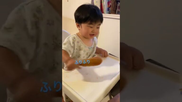 アメリカンドッグの食べ方をマスターした1歳児🍖✨【1歳５ヶ月】