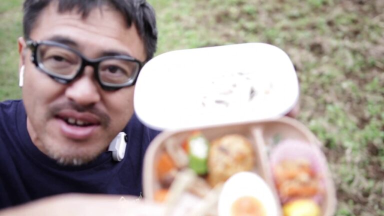 もち麦ひじきご飯を食べるマック堺