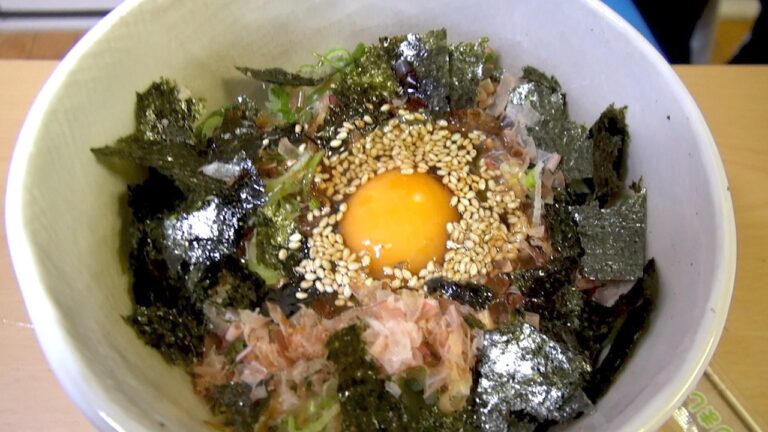 【究極の卵かけご飯】香りの爆弾！！味のり、ネギ、鰹節、ごま油、ゴマ！