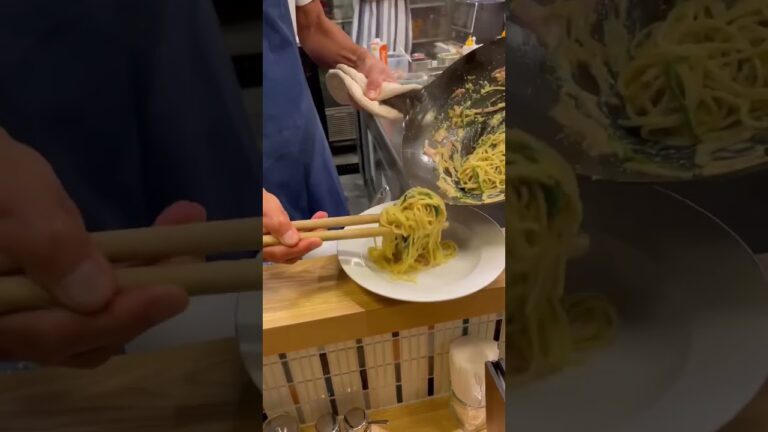 ハシヤ系和風カルボナーラはめちゃ麺に玉子を絡み付けろ