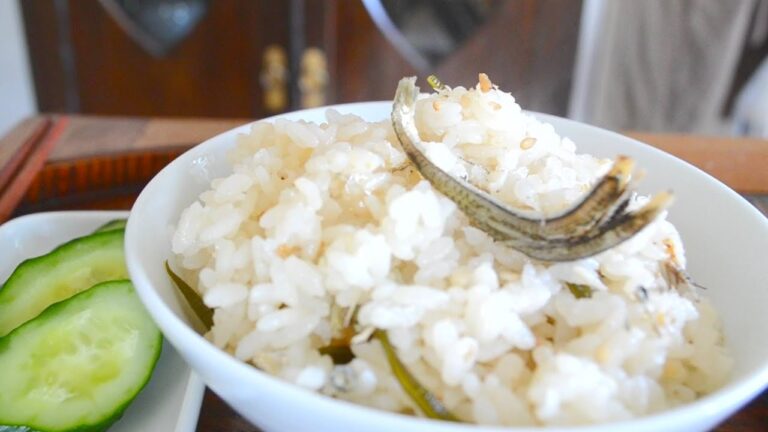 煮干しの食べ方：煮干しとゴマの炊き込み御飯　　How to make steamed rice with dried sardines and sesame