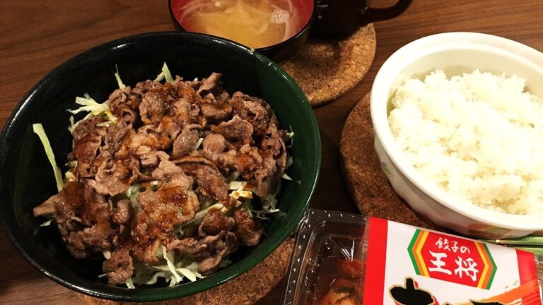 男の料理。牛肉小間切れとキャベツのじゃんじゃん焼き。