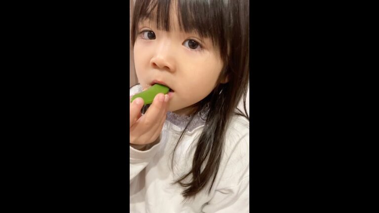 シャキシャキ！スナップエンドウ爆食い！【あつここ】 #shorts