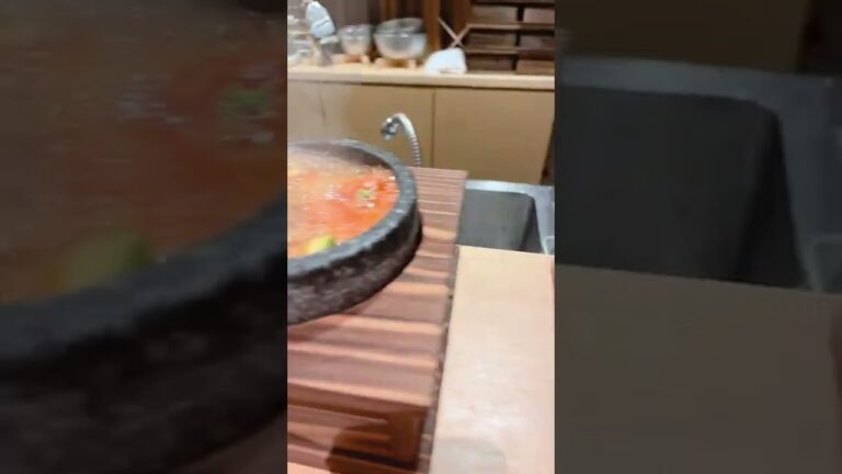 スープで食べる隠岐牛の石焼煮込みハンバーグ