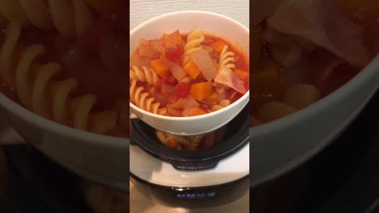 とりあえず材料入れてスイッチ押してみたら…【自炊1年目の男子大学生】【ミネストローネ】#shorts