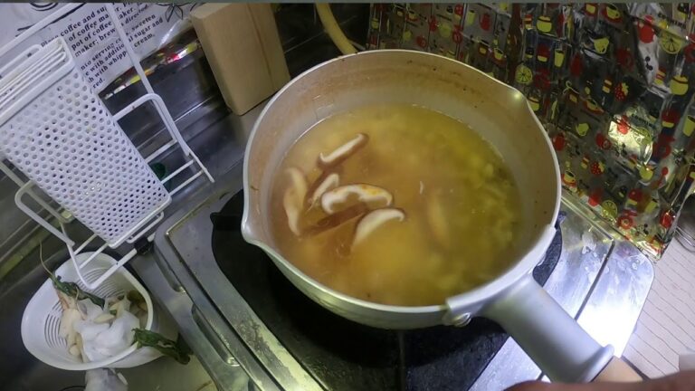 ちび大根とキノコのスープ［貧乏尺三分クッキング］