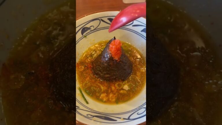 丸亀製麺　流行りのおにぎりの食べ方　ぶっかけ派　Japanese food rice ball