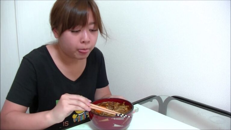 【視聴者様からTシャツ頂きました】カレーうどん　卵入り【芋煮ラストアレンジ】