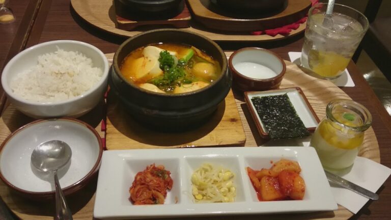 【コリアンキッチン　シジャン】　温まる☆スンドゥブチゲ定食　デザート付き～外食・グルメ・韓国料理～