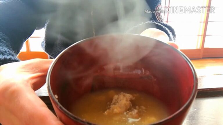 二日酔いに、レンコン入りつくね味噌汁　一緒に食べようよ