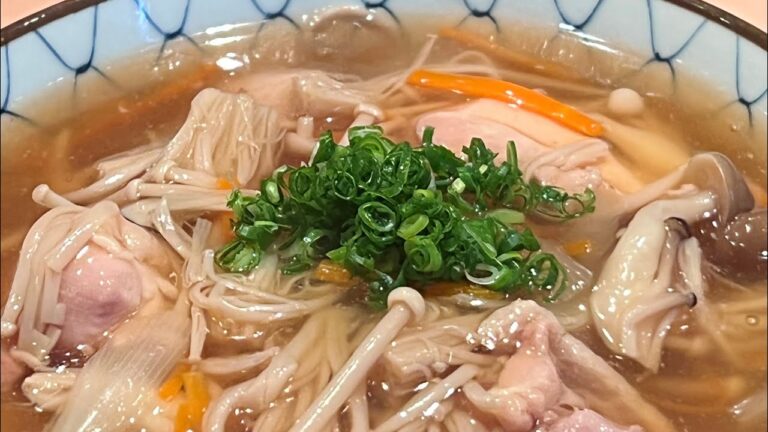 今日の賄いは鶏ときのこのあんかけ蕎麦#shorts #まかない飯 #蕎麦