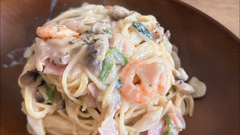 久しぶりに豆乳で具沢山クリームパスタを作りました♪   エビが大粒で美味しかったです🤤