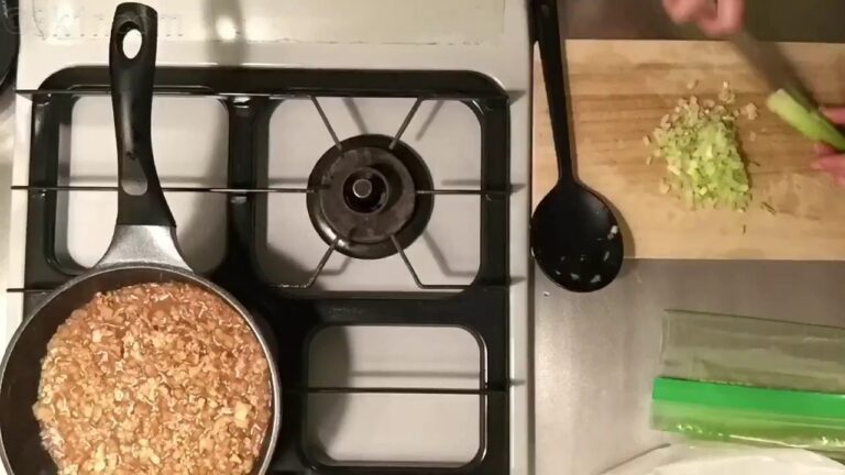 【レシピ】味付けして冷凍ストック！鶏むねひき肉で麻婆の素・肉そぼろ【気分次第でアレンジし放題】