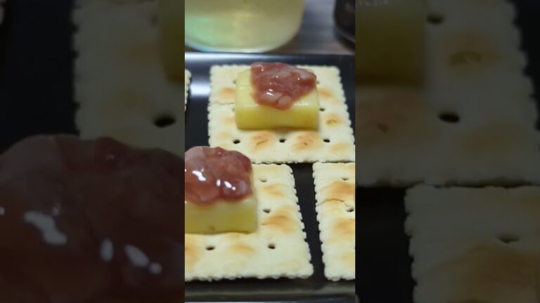 とらとうさぎの夜飲み　クラッカーチーズオン酒盗でトリスハイボール