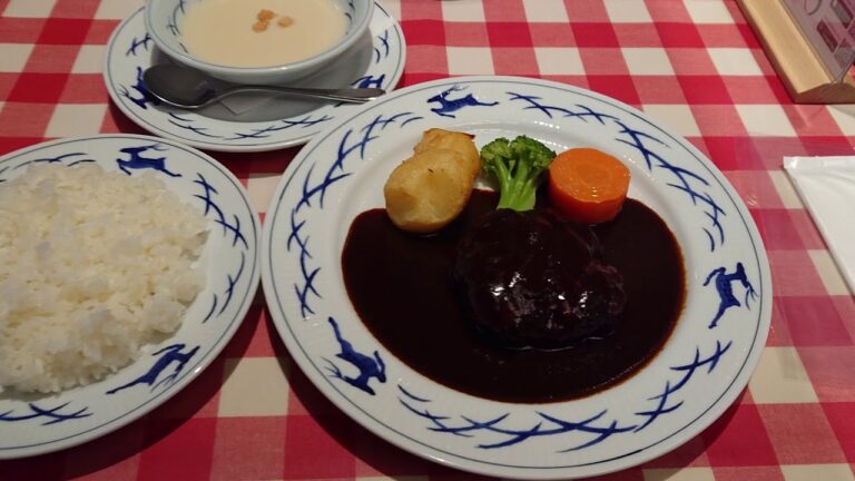 武蔵小杉「三笠會館」のハンバーグランチ