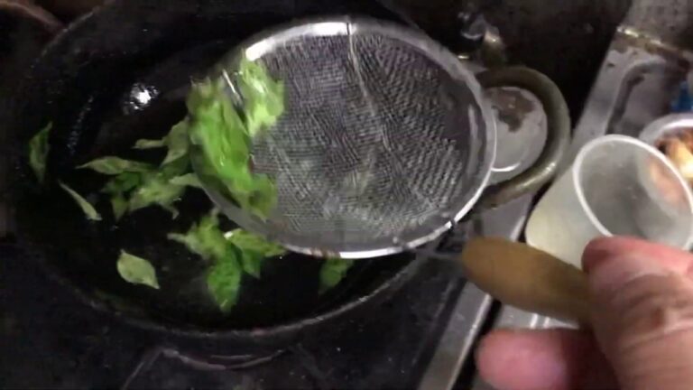 Frying curry leaf to preserve カレーリーフを油通しして保存