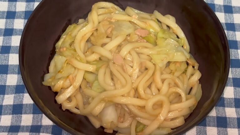 ツナとキャベツのガリバタ醬油焼きうどんの作り方！！