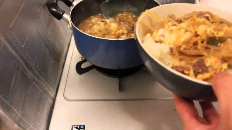 しらたき丼の盛り付け