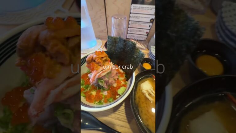 Authentic chirashi bowls served up here in Kaimuki Honolulu #japanesefood #shorts #hawaiifoodscene