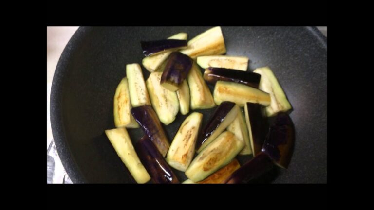 【料理動画】ご飯に合うなすとひき肉炒め！
