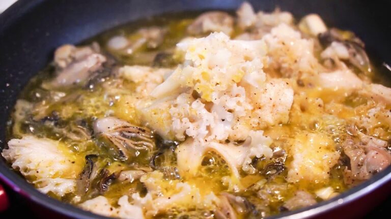 牡蠣と幻のキノコはなびらたけのアヒージョ 料理