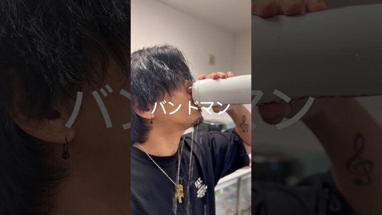 トンテキガチ盛りとトマトの味噌汁なんだけど作り方たぶん合ってないしでも美味しいもの作ろって日頃から命かけてる、まじ明日にはバズらないと息できないかもしれないからギリギリで生きてる、今日もいい曲書けそう