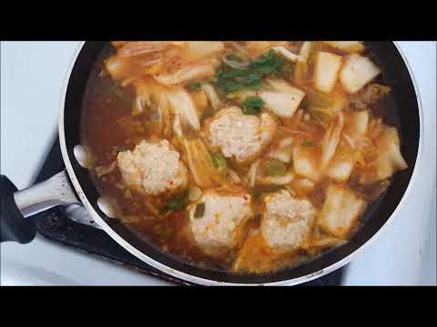 【今日のランチ#22】鶏肉のつくねとキムチうどん【料理動画】