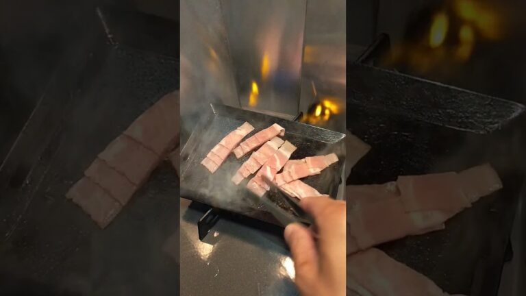 CanDo鉄板【カリカリベーコンおにぎり】焼く♪#Shorts♯ベーコンおにぎり♯CanDo鉄板