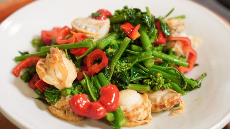 河原に生えてる菜の花とホタテのバター醤油炒め