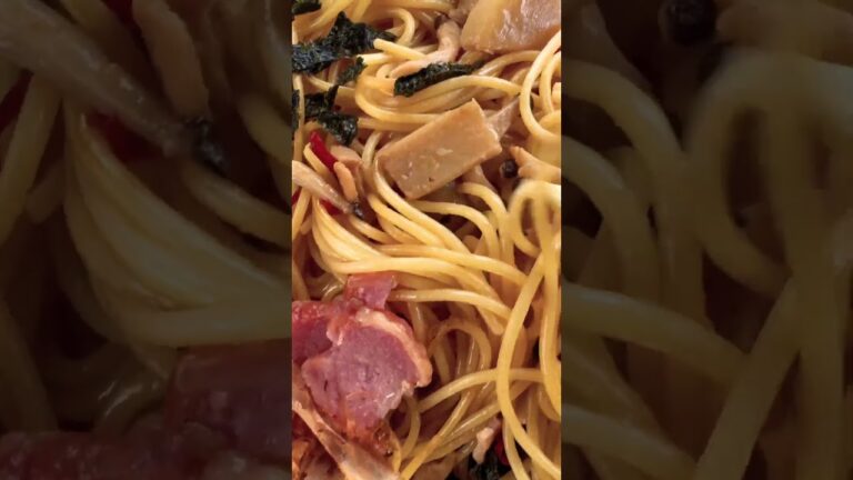 【ファミリーマート】だし香るきのことベーコンの醤油パスタ #shorts #パスタ #ファミリーマート #スクイーズ図鑑 #きのこ #ベーコン #パスタ