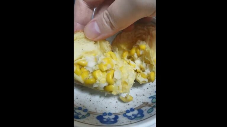 【食レポ】花畑牧場　北海道・十勝コーンパン を食べてみた #Shorts