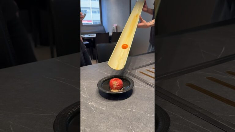 流しそうめんのように卵黄を乗せるチャレンジができる六本木の焼肉店『#ヒロキヤ六本木』