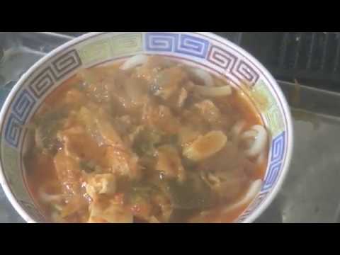 [貧乏生活」　キムチ鍋の残りで、キムチうどんを作ります。