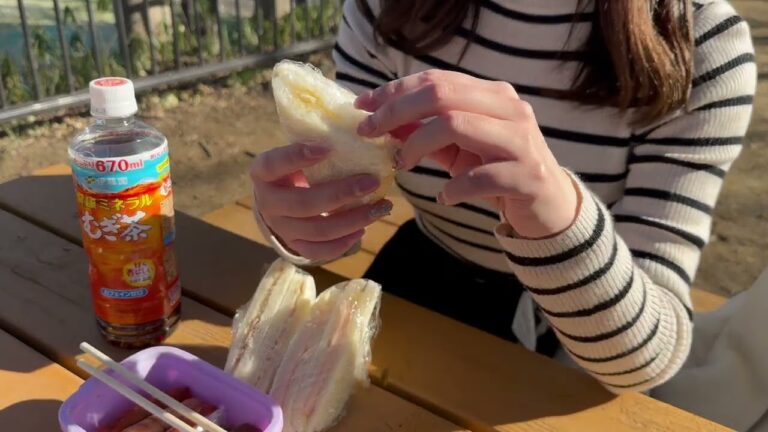 サンドイッチ作って1人公園ピクニックするぼっち