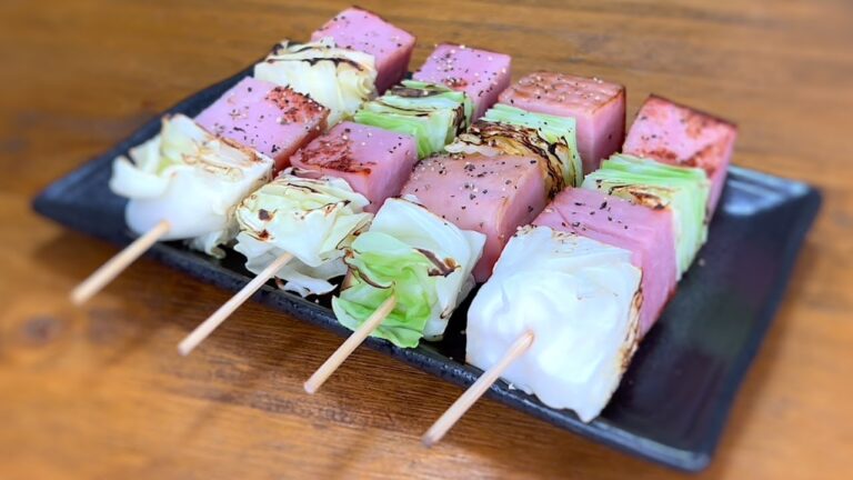 庭が無いので夫婦でおうちで串焼き！おうち居酒屋！BBQごっこを楽しむ！極厚ベーコンとキャベツのボリューム満点節約串焼き！フライパンで作る簡単焼き鳥！簡単おつまみで幸せ夫婦晩酌withピカチュー
