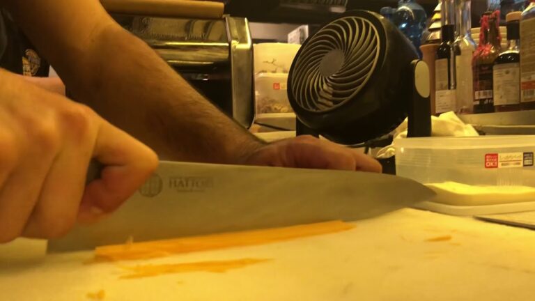 手切りでタヤリン！シェフの技！東京都世田谷区太子堂のイタリアンペペロッソの岡崎です。イタリアの文化を発信いたします。関西出身の女性料理人ならではの目線でお届けいたします。