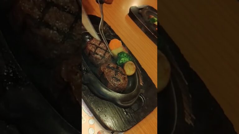 「炭焼きレストランさわやか」湖西浜名湖店限定「炭焼きシーザーサラダ」と「げんこつハンバーグ」でしあわせになってきた。