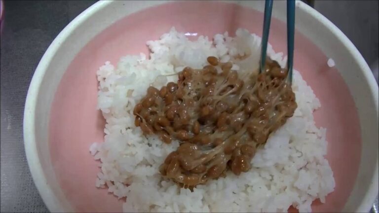 【手抜き】納豆ご飯　小葱　玉ねぎの味噌汁【美味しい】