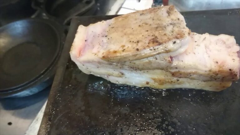 【家でキャンプ飯】豚かたまりもも肉のトマト煮込み / MSR WHISPERLITE INTERNATIPNAL / スキレット