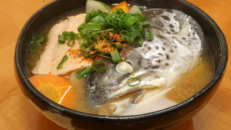 基本的な味噌仕立てのアラ汁の作り方（魚のアラの臭みを抜く下処理方法）「霜降り」