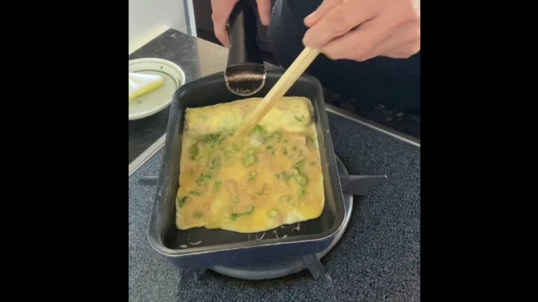 しらすと梅のおにぎり&ツナの卵焼き